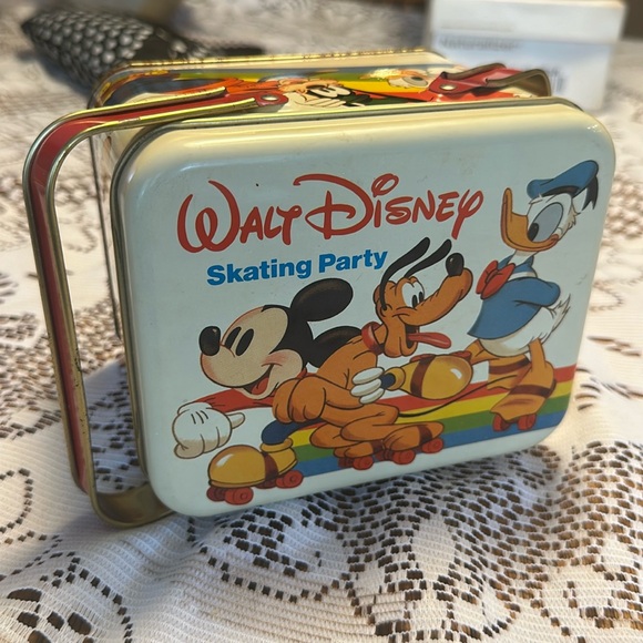 Walt Disney Skating Party Tin with handles - Picture 1 of 7
